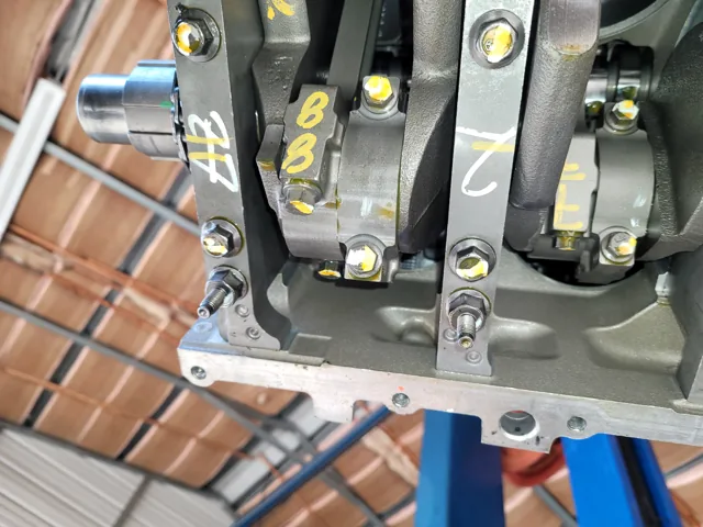 Crankshaft and connecting-rod assembly detail