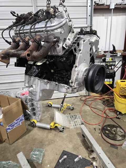 Engine handling with the shop hoist